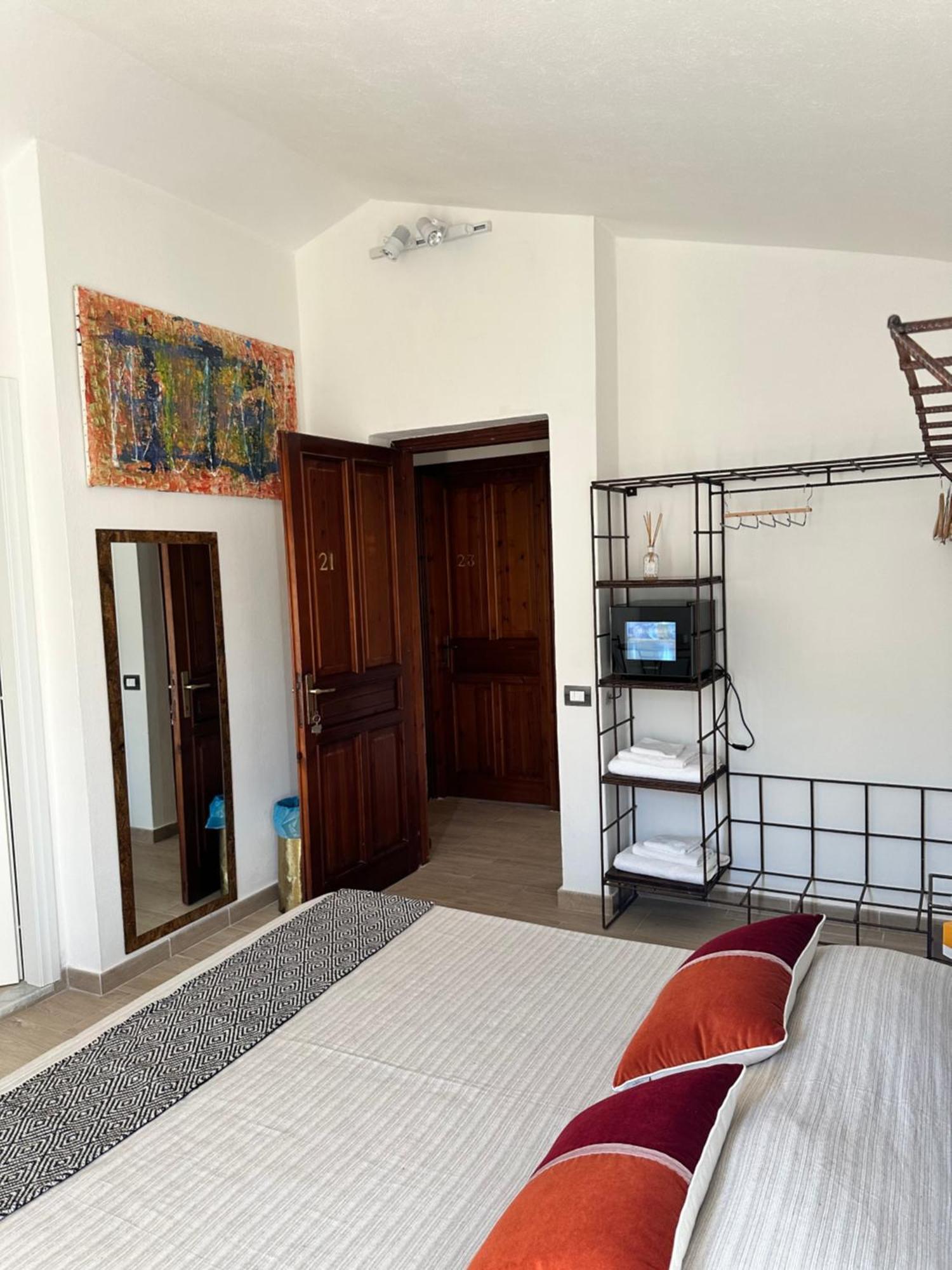 Bed and Breakfast Relais del poggio Capoterra Esterno foto